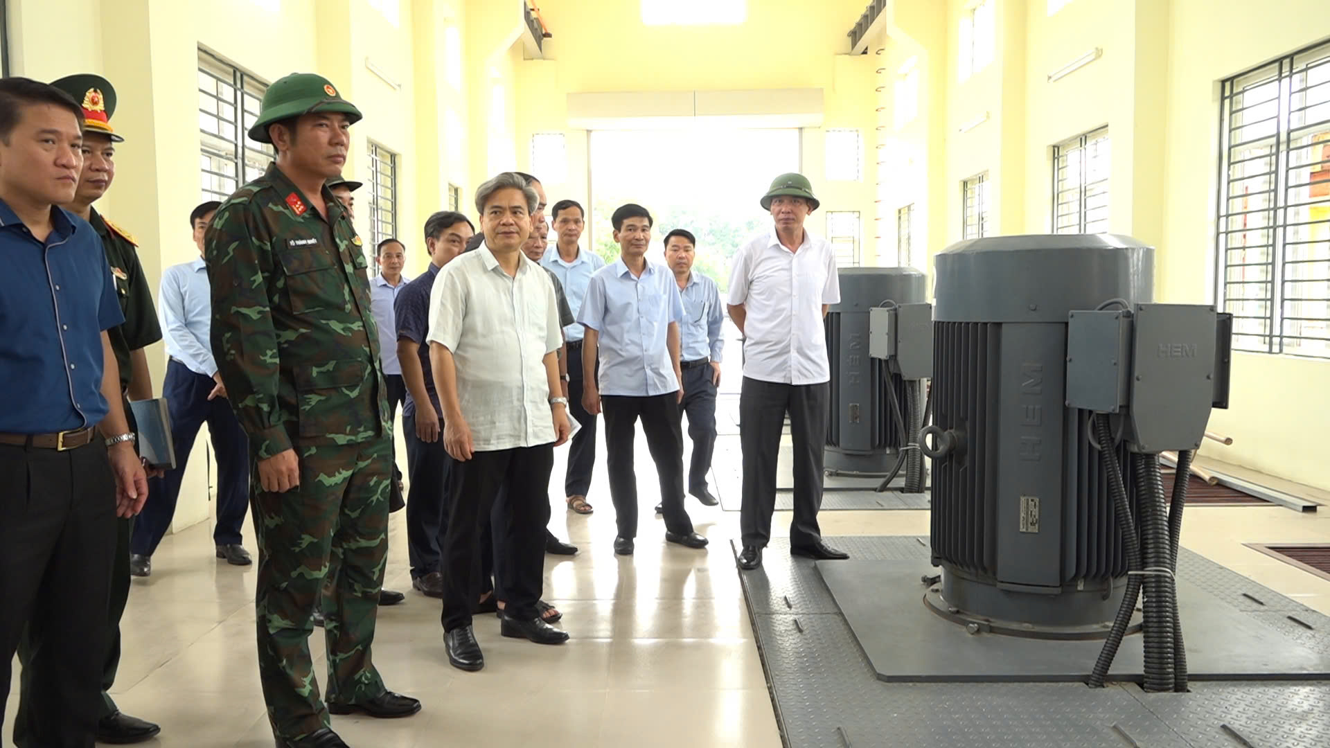   Đồng chí Tô Thành Quyết, Ủy viên Ban Thường vụ Tỉnh ủy, Chỉ huy trưởng Bộ Chỉ huy quân sự tỉnh Kiểm tra công tác ứng phó với bão số 3 tại các huyện Yên Mỹ