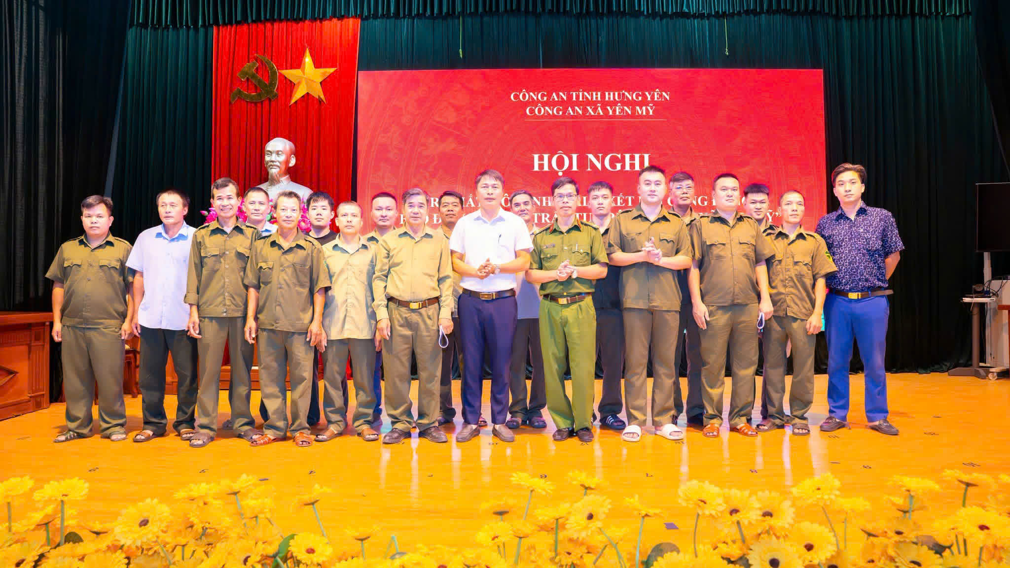 Yên Mỹ mở đợt cao điểm hướng dẫn kích hoạt tài khoản định danh điện tử và tích hợp thông tin trên VNeID