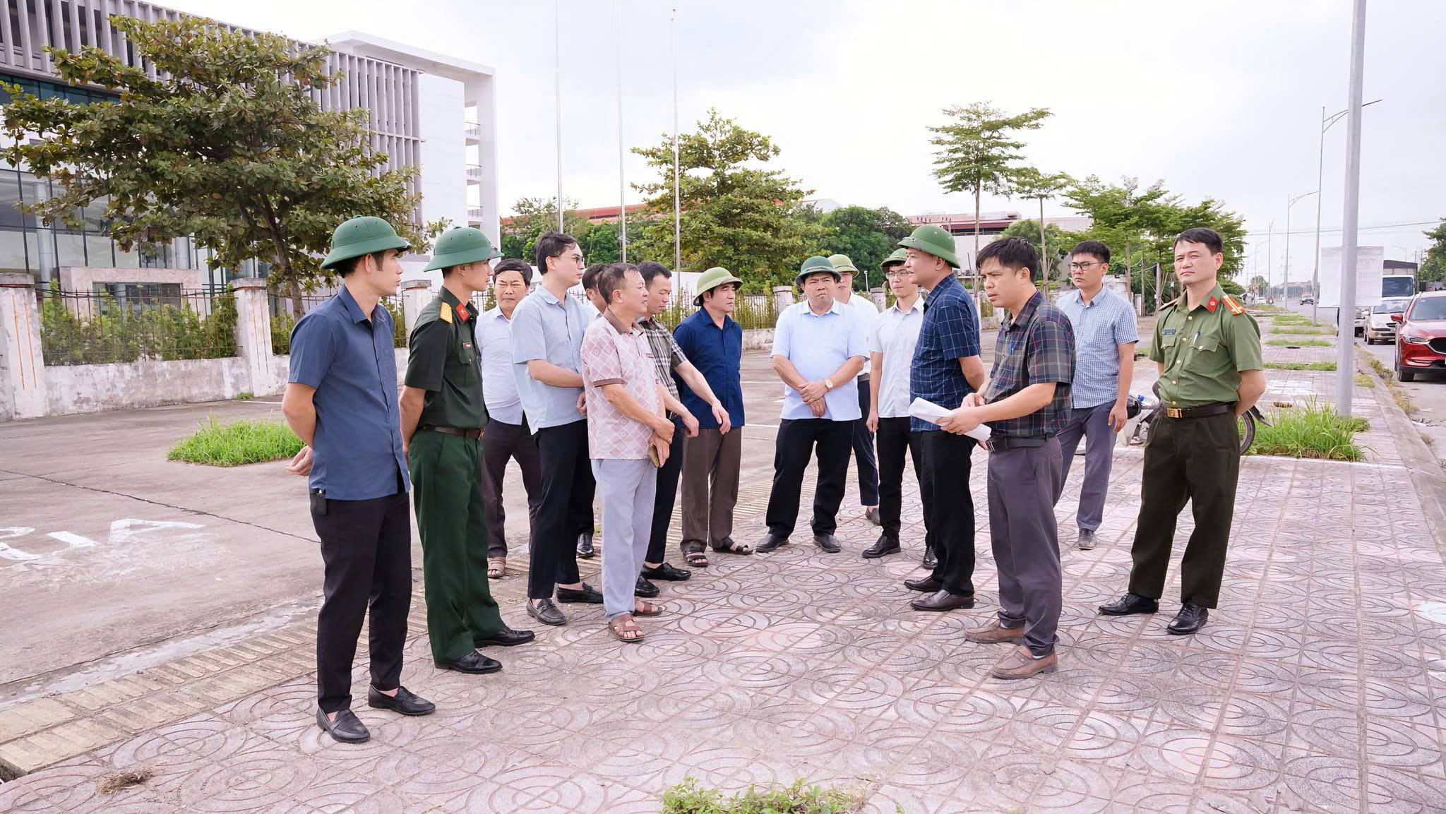 ĐỒNG CHÍ CHỦ TỊCH UBND XÃ YÊN MỸ TRỊNH HỒNG TUYẾN KIỂM TRA, CHỈ ĐẠO ĐẨY NHANH TIẾN ĐỘ CÁC CÔNG TRÌNH, DỰ ÁN TRÊN ĐỊA BÀN.