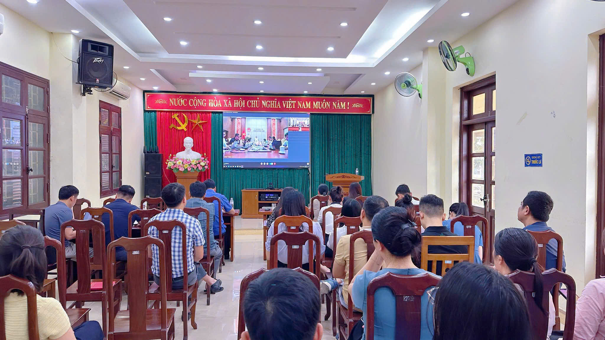 XÃ YÊN MỸ THAM DỰ TẬP HUẤN SỬ DỤNG PHẦN MỀM VĂN PHÒNG SỐ CỦA UBND.